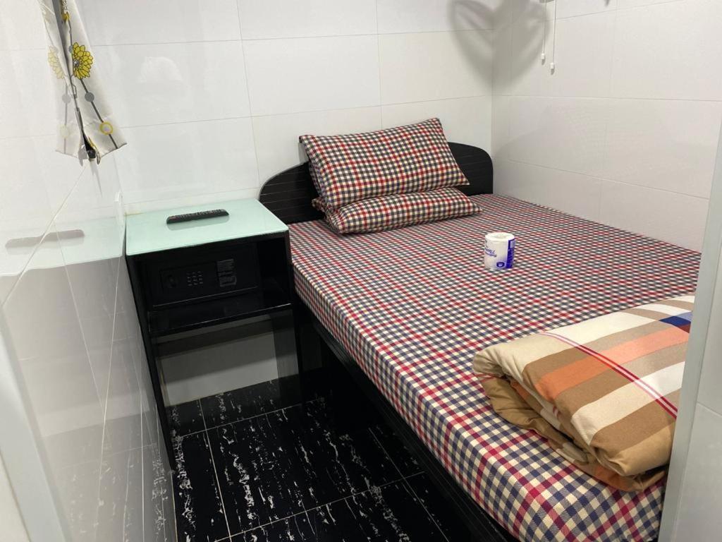 Day And Night Hostel Block D 10Th Floor Hong Kong Bagian luar foto